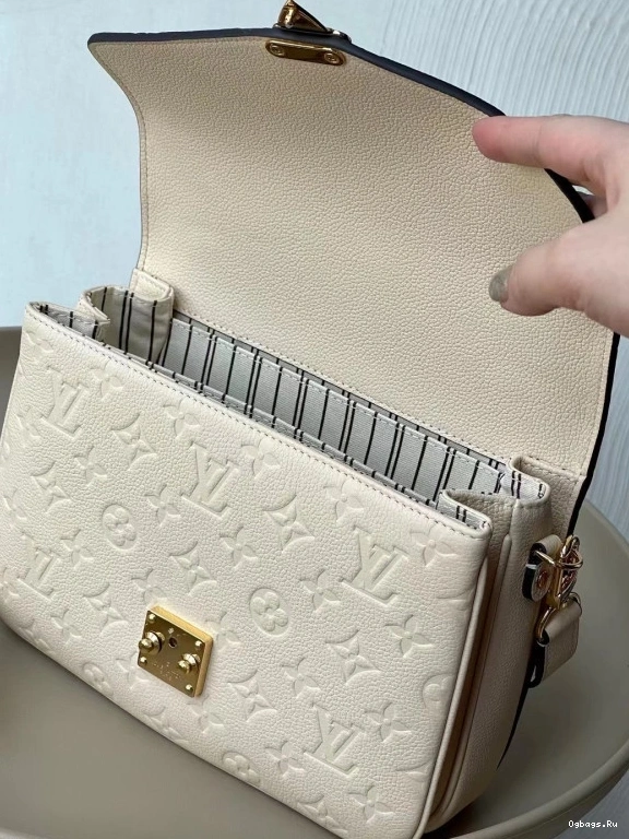 WEST LOUIS METIS POCHETTE EAST VUITTON 0323